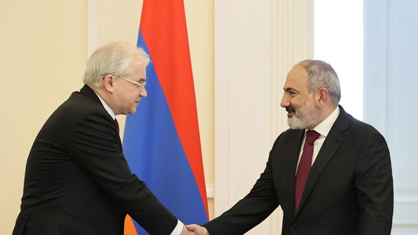 Премьер-министр Никол Пашинян принял спецпредставителя министра иностранных дел РФ по содействию нормализации отношений между Арменией и Азербайджаном Игоря Ховаева (21 июля 2023). Еревaн - Sputnik Армения