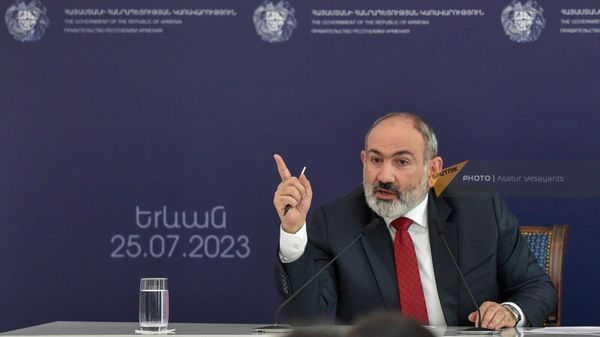 Նիկոլ Փաշինյանն ասուլիսին - Sputnik Արմենիա