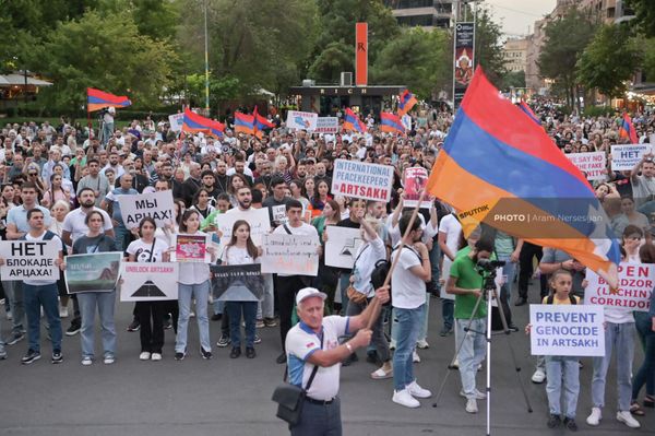 Участники митинга Мы-Арцах на площади Свободы (25 июля 2023). Еревaн Участники митинга Мы-Арцах на площади Свободы (25 июля 2023). Еревaн - Sputnik Армения