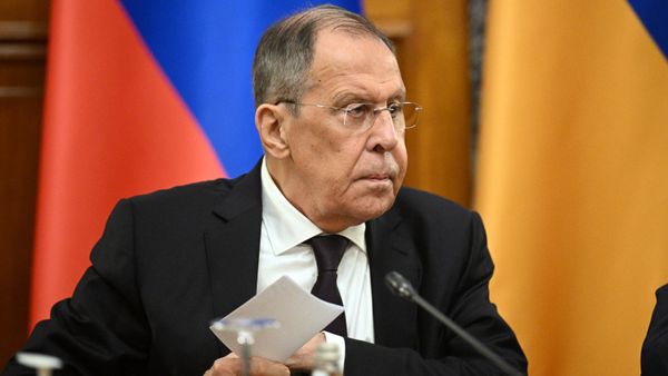 Глава МИД России Сергей Лавров во время трехсторонней встречи с главами МИД Армении и Азербайджана Араратом Мирзояном и Джейхуном Байрамовым (25 июля 2023). Москва - Sputnik Армения