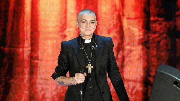Ирландская певица Шинейд О'Коннор во время итальянской государственной телепрограммы RAI Che Tempo che Fa (5 октября 2014). Милан - Sputnik Армения