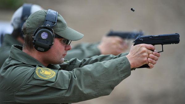 Демонстрация самозарядного пистолета Удав на полигоне АО ЦНИИточмаш (26 июня 2019). Московская область - Sputnik Армения