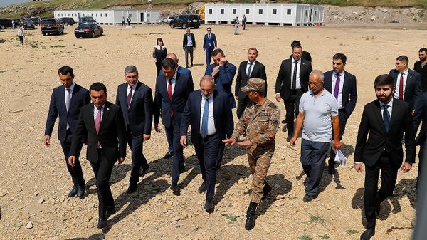Премьер-министр Никол Пашинян ознакомился со строительством военных казарм нового типа - Sputnik Армения