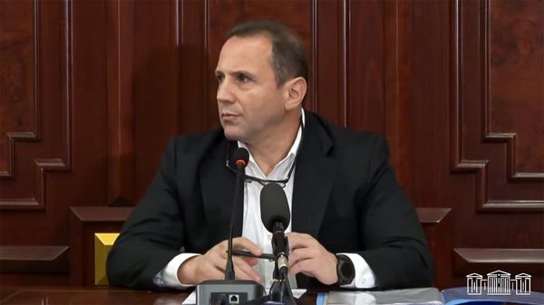 Давид Тоноян на заседания комиссии Национального Собрания РА по изучения обстоятельств военных действий, развязанных 27 сентября 2020 года (1 августа 2023). Еревaн - Sputnik Армения