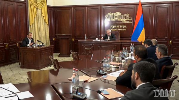 Давид Тоноян на заседания комиссии Национального Собрания РА по изучения обстоятельств военных действий, развязанных 27 сентября 2020 года (1 августа 2023). Еревaн - Sputnik Армения