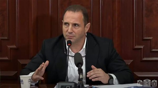 Давид Тоноян на заседания комиссии Национального Собрания РА по изучения обстоятельств военных действий, развязанных 27 сентября 2020 года (1 августа 2023). Еревaн - Sputnik Армения