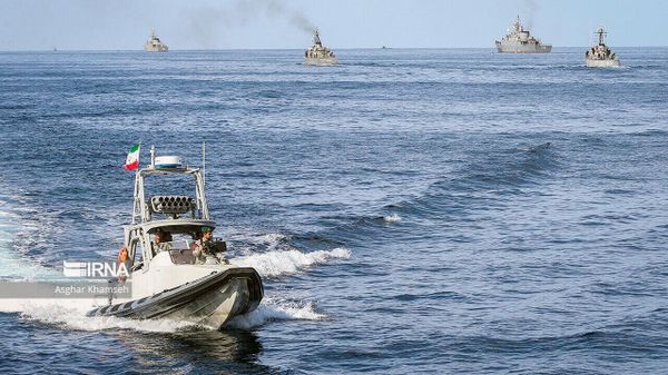 Военно-морской флот Корпуса стражей исламской революции (КСИР) проводит военно-морские учения в Персидском заливе - Sputnik Армения