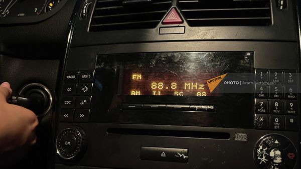 Радиоприемник в автомобиле - Sputnik Армения