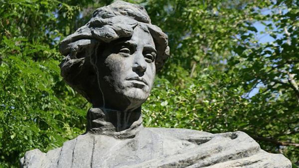 Շուշանիկ Կուրղինյանի կիսանդրին - Sputnik Արմենիա