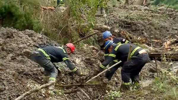В зоне оползня на грузинском курорте в Шови спасатели обнаружили тело еще одного погибшего - Sputnik Армения