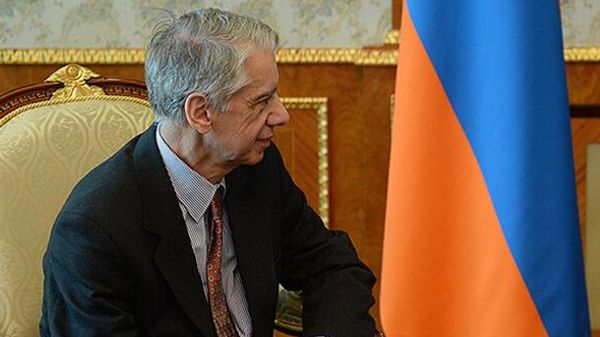 Карен Арамович Хачатурян на встрече с президентом Армении (16 апреля 2015). Еревaн - Sputnik Армения