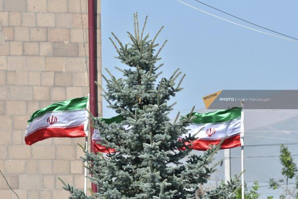 Իրանական դրոշները Սիսիանում - Sputnik Արմենիա
