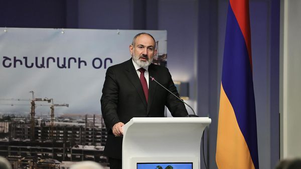 Премьер-министр Никол Пашинян на мероприятии по случаю Дня строителя (11 августа 2023). Еревaн - Sputnik Армения