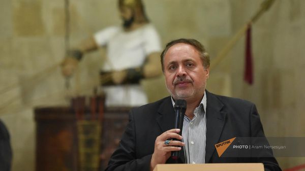 И.о. советника по искусству посольства Ирана в Армении Мохаммад Али Киани во время подведения итогов армяно-иранского фестиваля Навасард (11 августа 2023). Еревaн - Sputnik Армения
