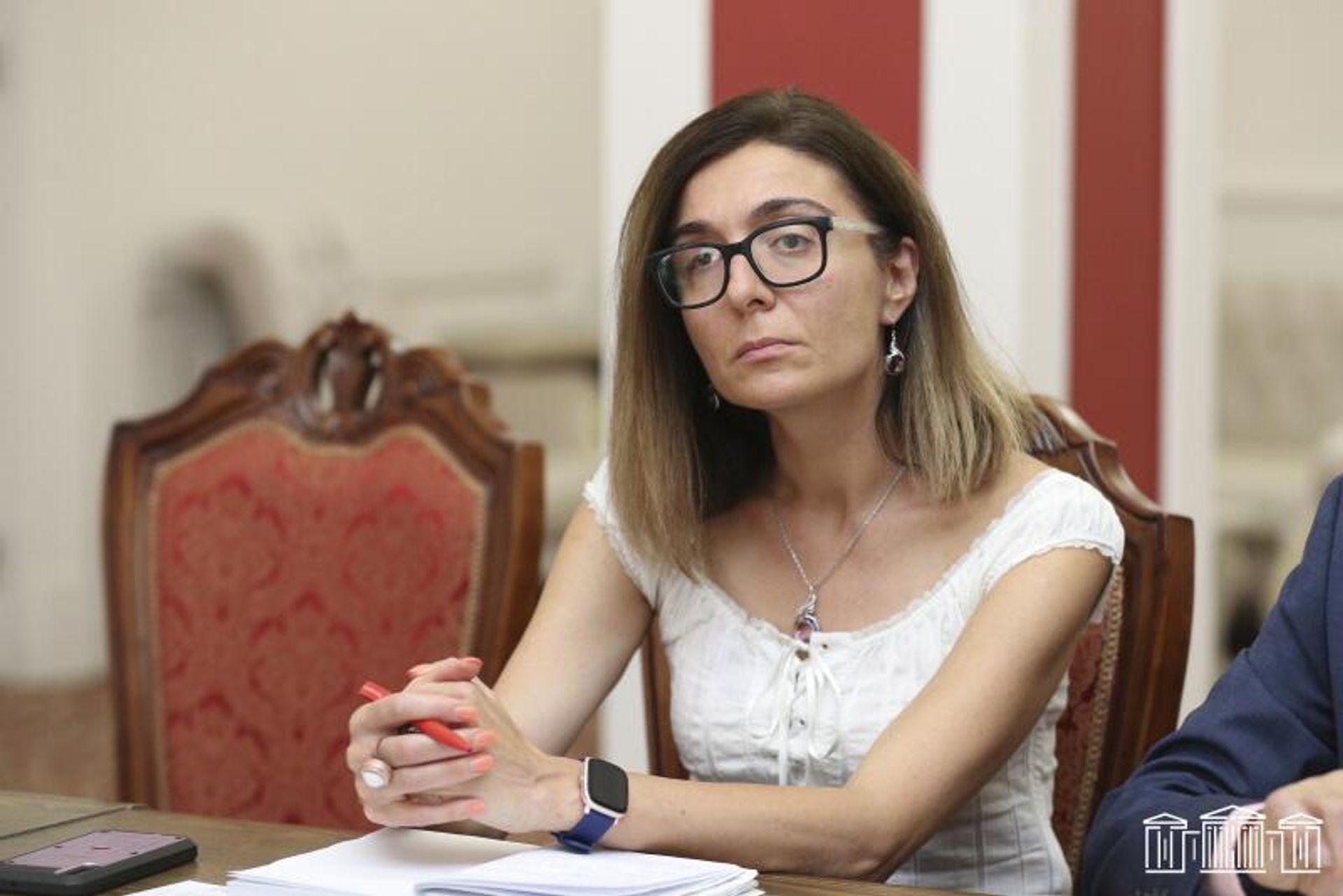 И.о. председателя Постоянной комиссии НС по защите прав человека и общественным вопросам Рустам Бакоян принял руководителя делегации МККК в Армении Тьерри Рибо и руководителя коммуникационных программ Зару Аматуни (11 августа 2023). Еревaн И.о. председателя Постоянной комиссии НС по защите прав человека и общественным вопросам Рустам Бакоян принял руководителя делегации МККК в Армении Тьерри Рибо и руководителя коммуникационных программ Зару Аматуни (11 августа 2023). Еревaн - Sputnik Армения, 1920, 11.08.2023