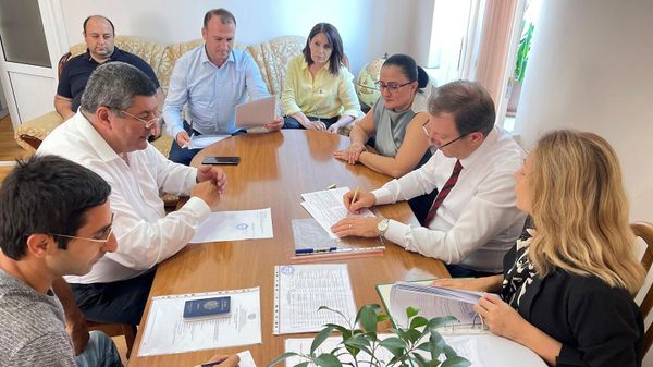 Центризбирком Армении принимает заявки политических партий на участие в выборах в Совет старейшин столицы (12 августа 2023). Еревaн - Sputnik Армения