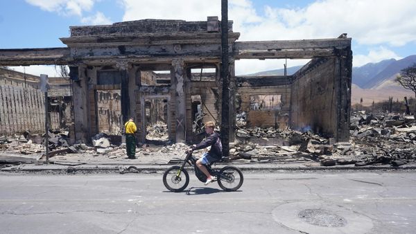 Все структуры федерального подчинения на Гавайях, в том числе военные, подключились к борьбе с пожарами - Sputnik Армения
