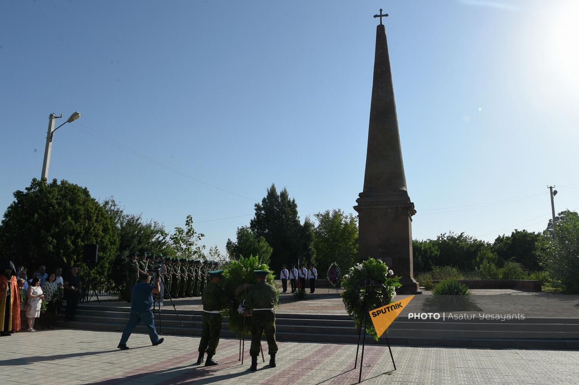 Торжественное мероприятие по случаю 196-й годовщины Ошаканской битвы в память о русских воинах и армянских добровольцах у памятника Героям Ошакана (17 августа 2023). Эчмиадзин - Sputnik Արմենիա, 1920, 17.08.2023