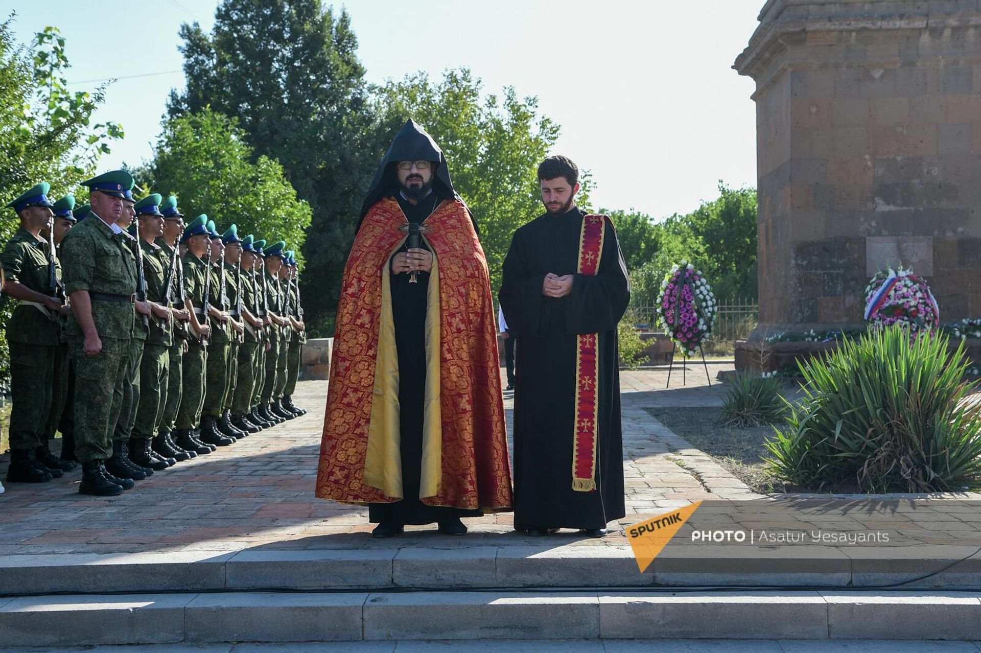 Торжественное мероприятие по случаю 196-й годовщины Ошаканской битвы в память о русских воинах и армянских добровольцах у памятника Героям Ошакана (17 августа 2023). Эчмиадзин - Sputnik Արմենիա, 1920, 17.08.2023