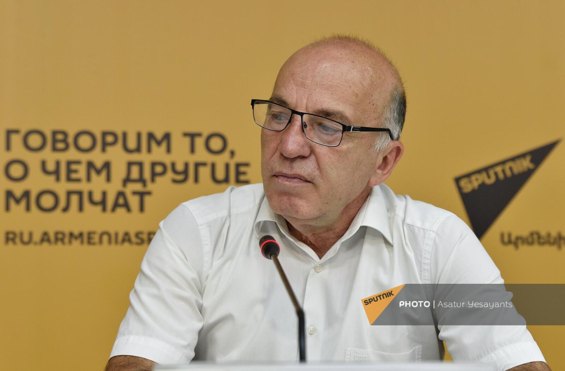 Руководитель исследовательского центра Альтернатива, доктор экономических наук, профессор Татул Манасерян на пресс-конференции на тему Почему цены на продовольствие, бензин и дизтопливо бьют в Армении рекорды? (21 августа 2023). Еревaн - Sputnik Արմենիա, 1920, 18.12.2023