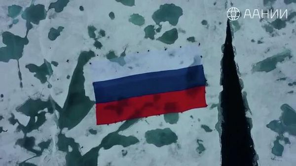 В России празднуют День Государственного флага - Sputnik Արմենիա