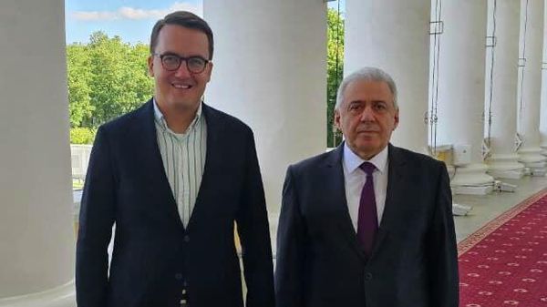 Встреча посла Республики Армения в РФ Вагаршака Арутюняна с директором Александринского театра Сергеем Емельяновым (22 августа 2023). Москва - Sputnik Армения