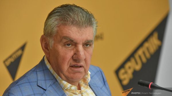 Председатель Союза Армян России Ара Абрамян на пресс-конференции (23 августа 2023). Еревaн - Sputnik Армения
