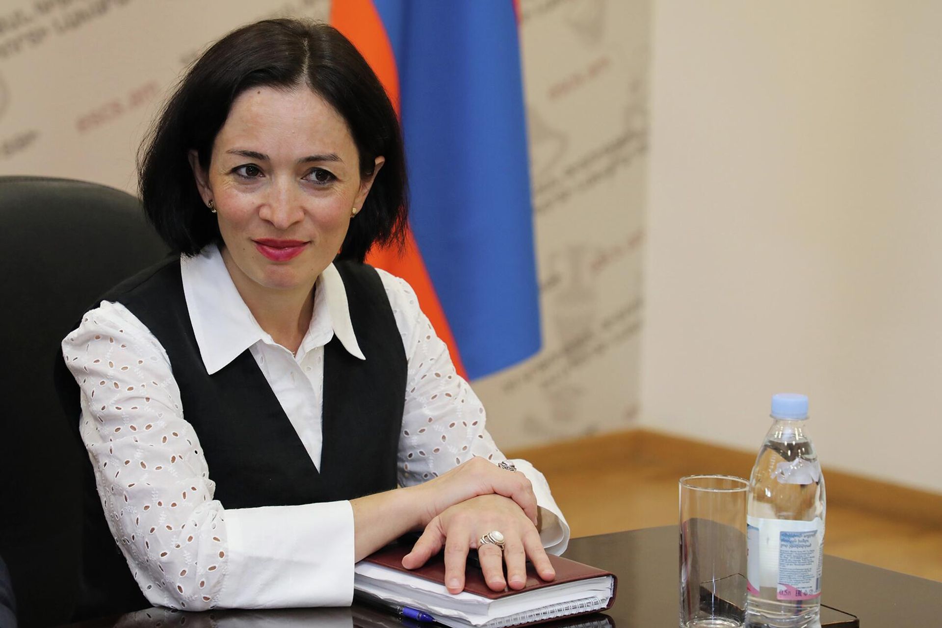 Министр ОНКС Жанна Андреасян приняла спортсменов, успешно выступивших и завоевавших медали на II Международных играх СНГ и IX Международных играх Франкофонии (23 августа 2023). Ереван - Sputnik Արմենիա, 1920, 23.08.2023