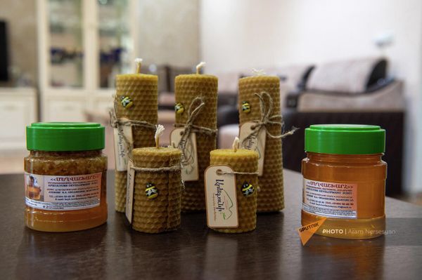 Продукция пчеловода Айка Ованнисяна Продукция пчеловода Айка Ованнисяна - Sputnik Армения