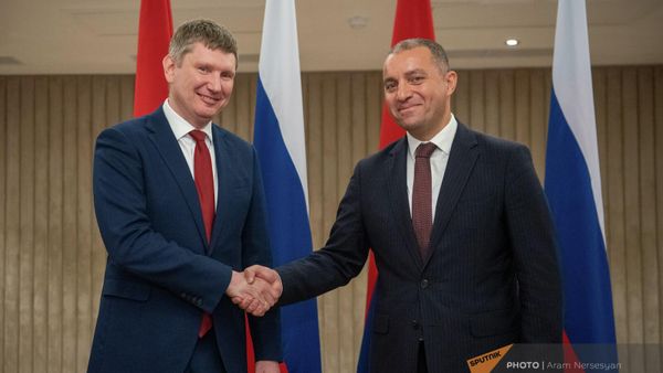 Մաքսիմ Ռեշետնիկովը և Վահան Քերոբյանը - Sputnik Արմենիա
