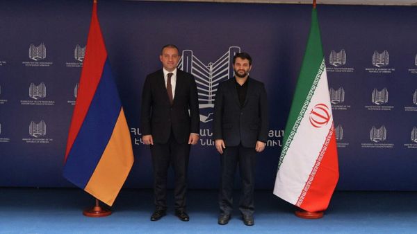 Министр Ваан Керобян принял делегацию во главе с советником президента Исламской Республики Иран, секретарем Высшего совета свободных зон Ирана Ходжатоллой Абдолмалеки (27 августа 2023). Еревaн - Sputnik Армения