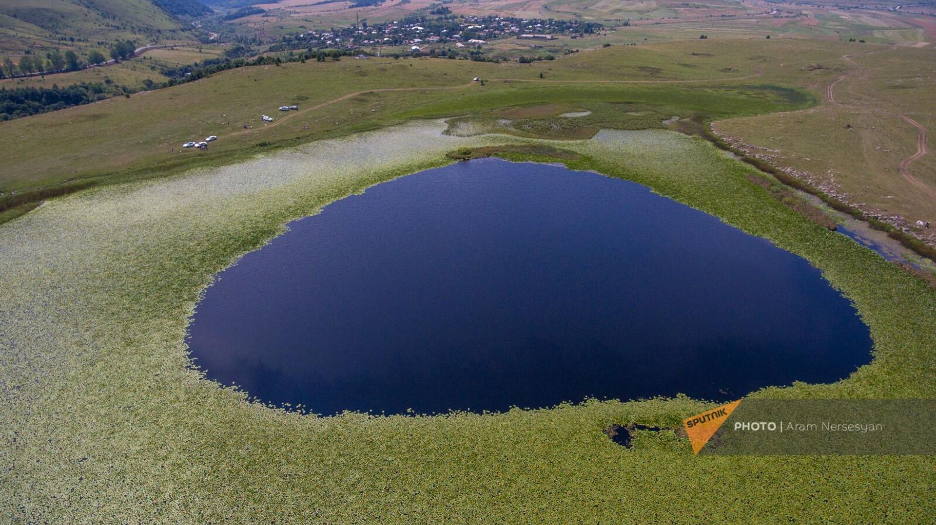 Озеро с водяными лилиями у села Урасар Лорийской области - Sputnik Արմենիա, 1920, 07.09.2023