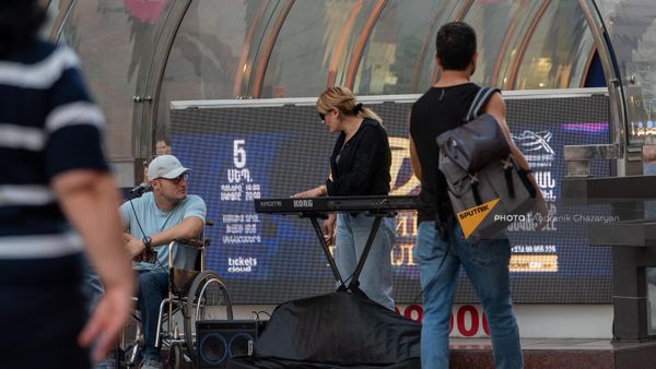 Уличные музыканты-релоканты в Ереване - Sputnik Армения