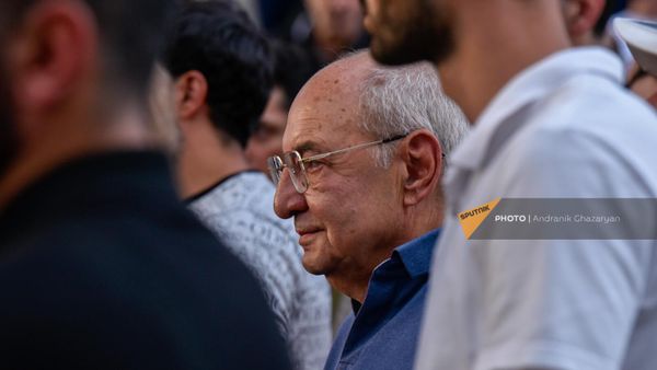Вазген Манукян во время народного митинга За Арцах и Армению (2 сентября 2023). Еревaн - Sputnik Армения