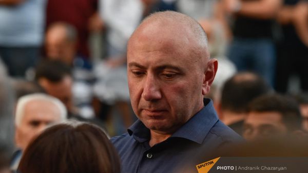 Андраник Теванян во время народного митинга За Арцах и Армению (2 сентября 2023). Еревaн - Sputnik Армения