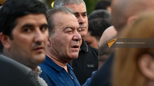 Левон Ераносян во время народного митинга За Арцах и Армению (2 сентября 2023). Еревaн - Sputnik Армения