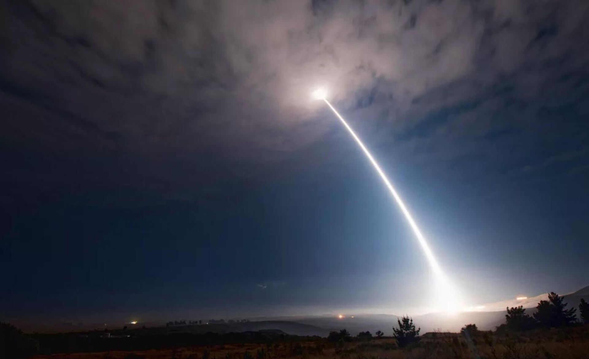 Пуск межконтинентальной ракеты Minuteman III - Sputnik Армения, 1920, 06.09.2023
