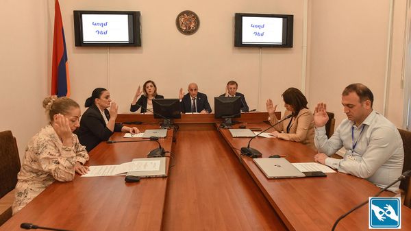 ՀՀ կենտրոնական ընտրական հանձնաժողովի արտահերթ նիստում - Sputnik Արմենիա