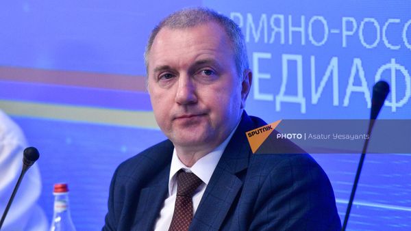 Эдуард Соловьев на российско-армяном медиафоруме (8 сентября 2023). Еревaн - Sputnik Армения
