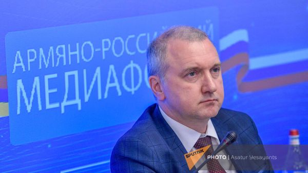 Эдуард Соловьев на российско-армяном медиафоруме (8 сентября 2023). Еревaн - Sputnik Արմենիա