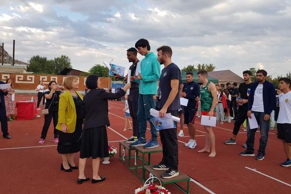Министр ОНКС Жанна Андреасян присутствовала на 15-ом Кубке имени президента федерации легкой атлетики РА Роберта Эмияна (9 сентября 2023). Арташат - Sputnik Армения