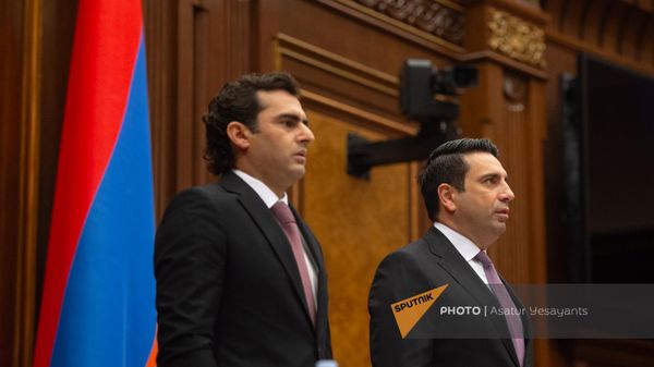 Ալեն Սիմոնյանն ու Հակոբ Արշակյանը. արխիվային լուսանկար - Sputnik Արմենիա