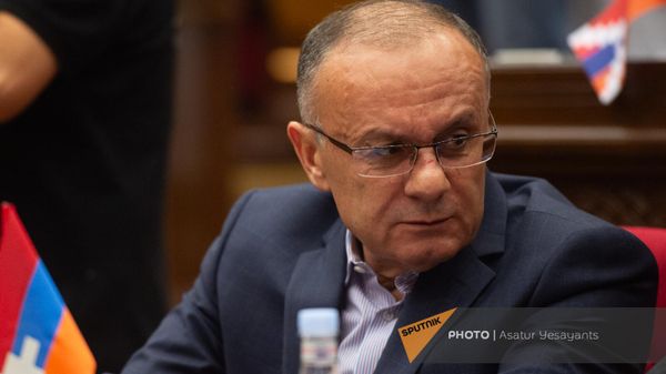 Руководитель оппозиционного блока Айастан Сейран Оганян во время очередного заседания Национального собрания Армении (11 сентября 2023). Еревaн - Sputnik Армения