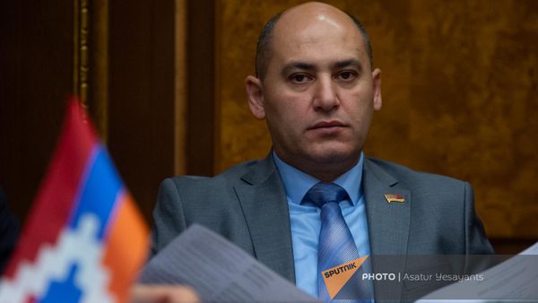 Депутат от оппозиционного блока Честь имею Мартун Григорян во время очередного заседания Национального собрания Армении (11 сентября 2023). Еревaн - Sputnik Армения