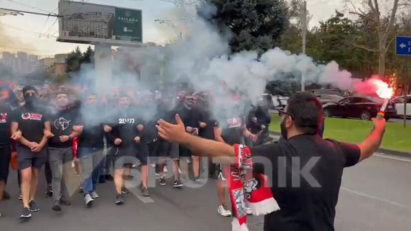 Болельщики армянской сборной перед матчем своих любимчиков против Хорватии - Sputnik Армения