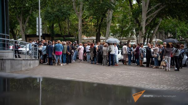 Акция протеста учителей перед зданием министерства ОНКС (12 сентября 2023). Еревaн - Sputnik Армения