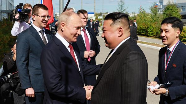 Президент РФ Владимир Путин и председатель Государственного совета КНДР Ким Чен Ын на космодроме Восточный. Владимир (13 сентября 2023). Циолковский - Sputnik Армения