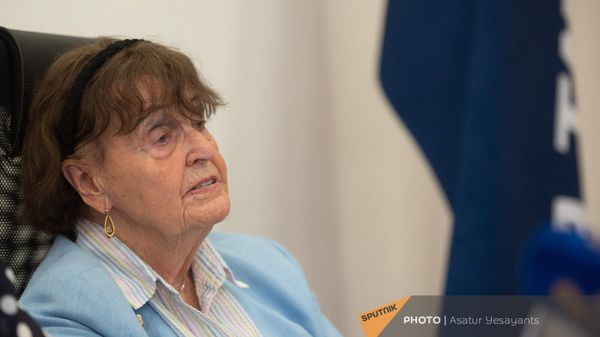 Пресс-конференция члена Палаты лордов Великобритании, баронессы Кэролайн Кокс и президента международной организации Christian Solidarity International, профессора Джона Эйбнера (15 сентября 2023). Еревaн - Sputnik Армения