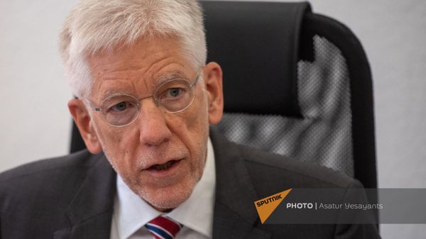 Пресс-конференция члена Палаты лордов Великобритании, баронессы Кэролайн Кокс и президента международной организации Christian Solidarity International, профессора Джона Эйбнера (15 сентября 2023). Еревaн - Sputnik Армения