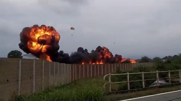 Самолет пилотажной группы Frecce Tricolore разбился под итальянским Турином во время тренировочного полёта перед воскресным авиашоу - Sputnik Армения